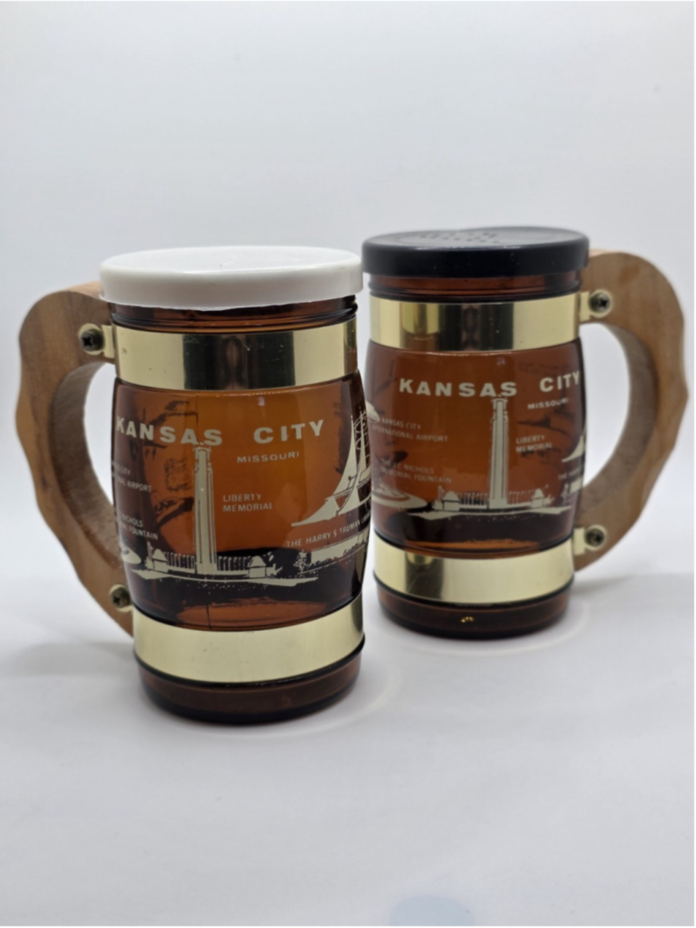 Vintage Kansas City Missouri Souvenir Salt Pepper Shaker Set Amber USA - Read
